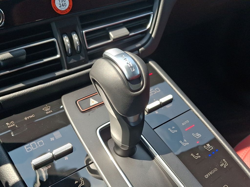 Thumbnail: 2026 Porsche Macan - 17