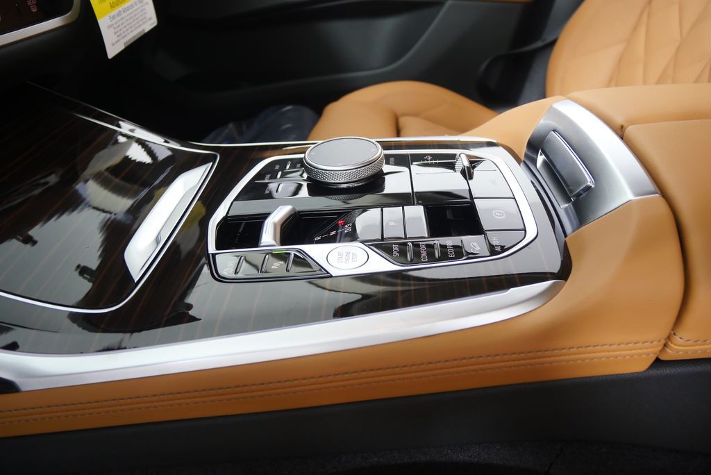 Thumbnail: 2026 BMW X7 - 23