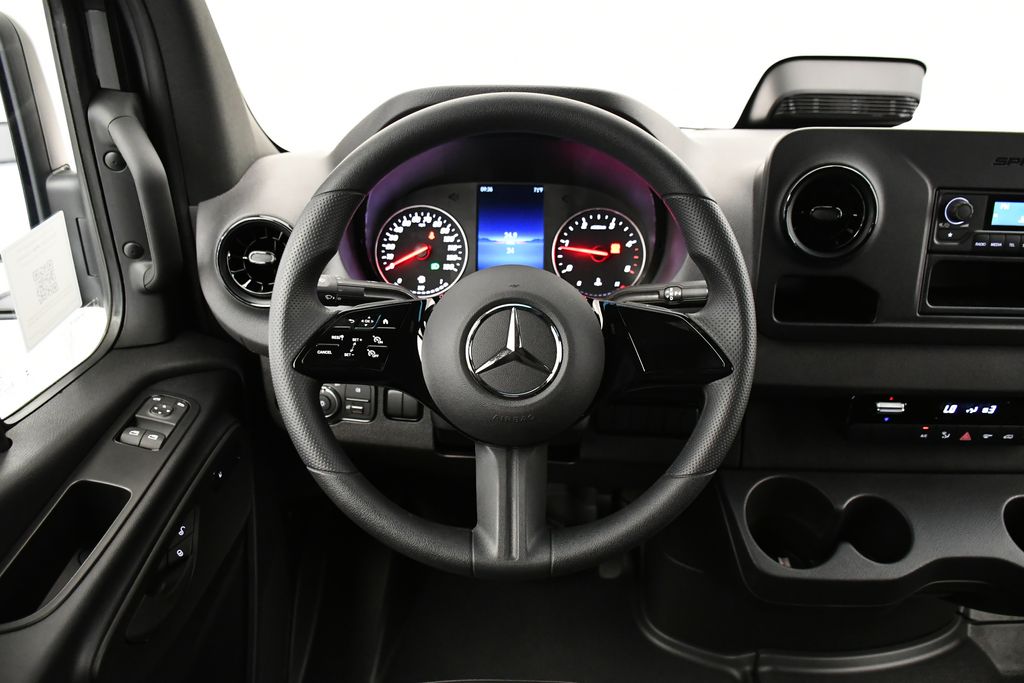 Thumbnail: 2025 Mercedes-Benz Sprinter - 14
