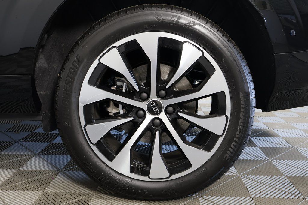 Thumbnail: 2026 Audi Q3 - 10