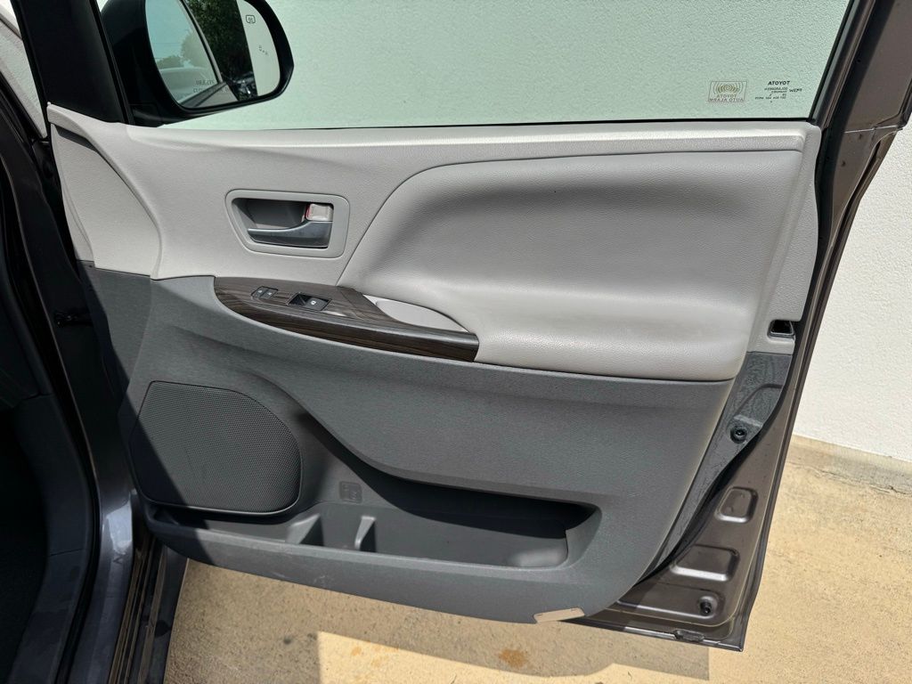 Used Car 2015 Toyota Sienna  L For Sale Under $20,000 In Georgetown, Texas