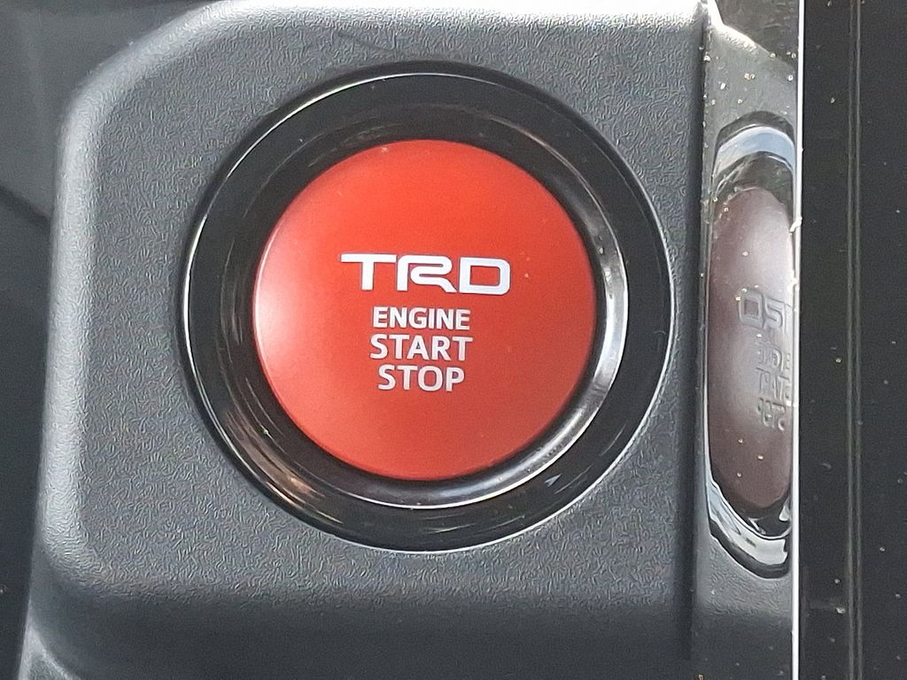 2024 Toyota Tacoma TRD Off-Road 23