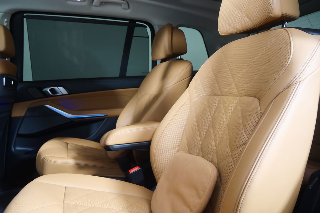 Thumbnail: 2025 BMW X7 - 15