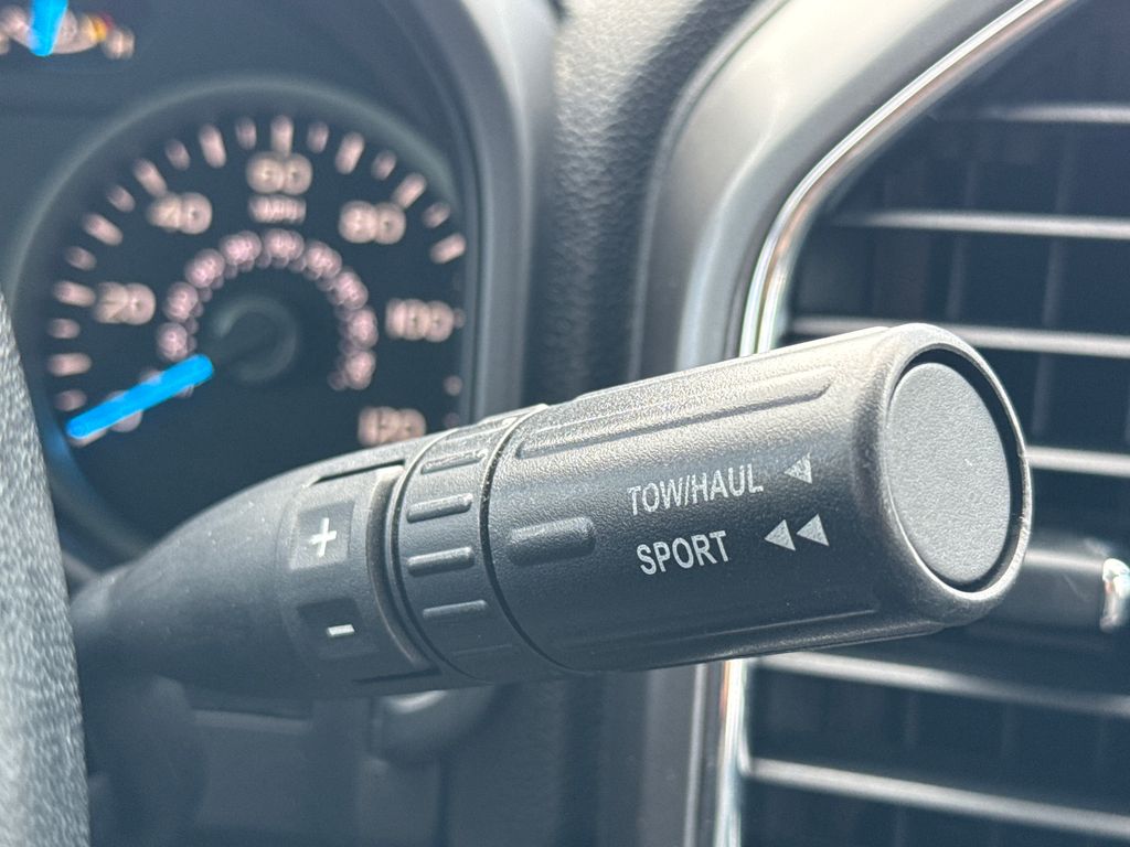 Used 2017  Ford XLT image 24