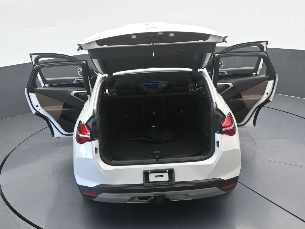 Used 2025 Mineral White Metallic BMW 30 xDrive image 72