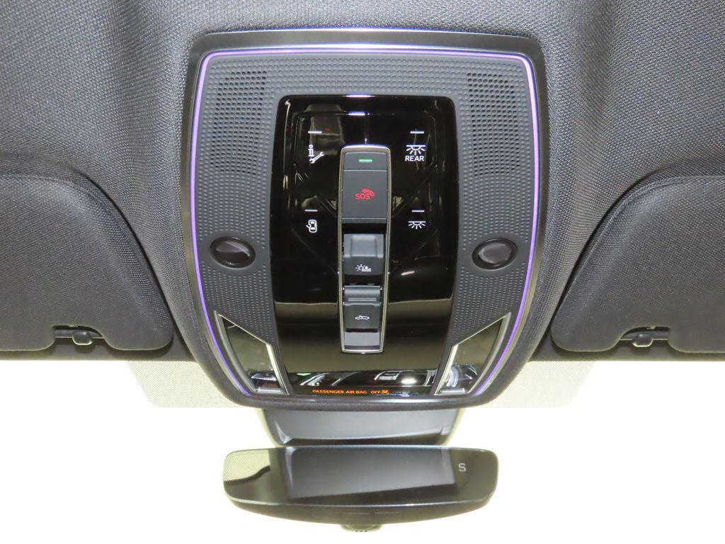 Thumbnail: 2025 Audi A8 - 24