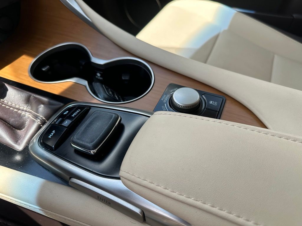 Thumbnail: 2017 Lexus RX - 15