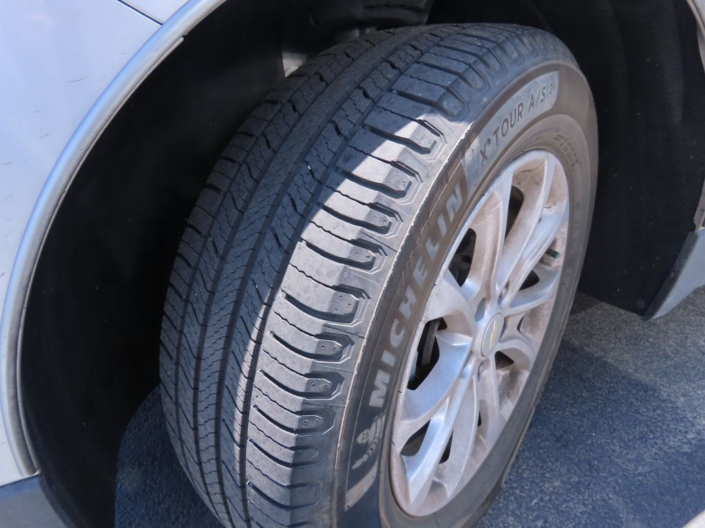Thumbnail: 2019 Chevrolet Equinox - 14