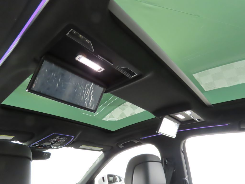 Thumbnail: 2025 Audi A8 - 27