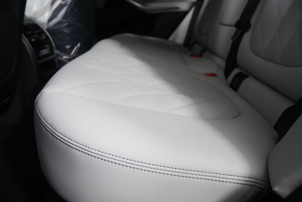 Thumbnail: 2026 BMW X5 - 15