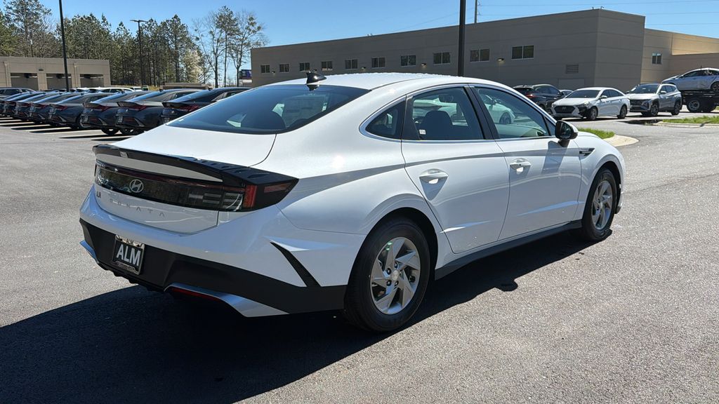 New 2026 White Hyundai SE image 6