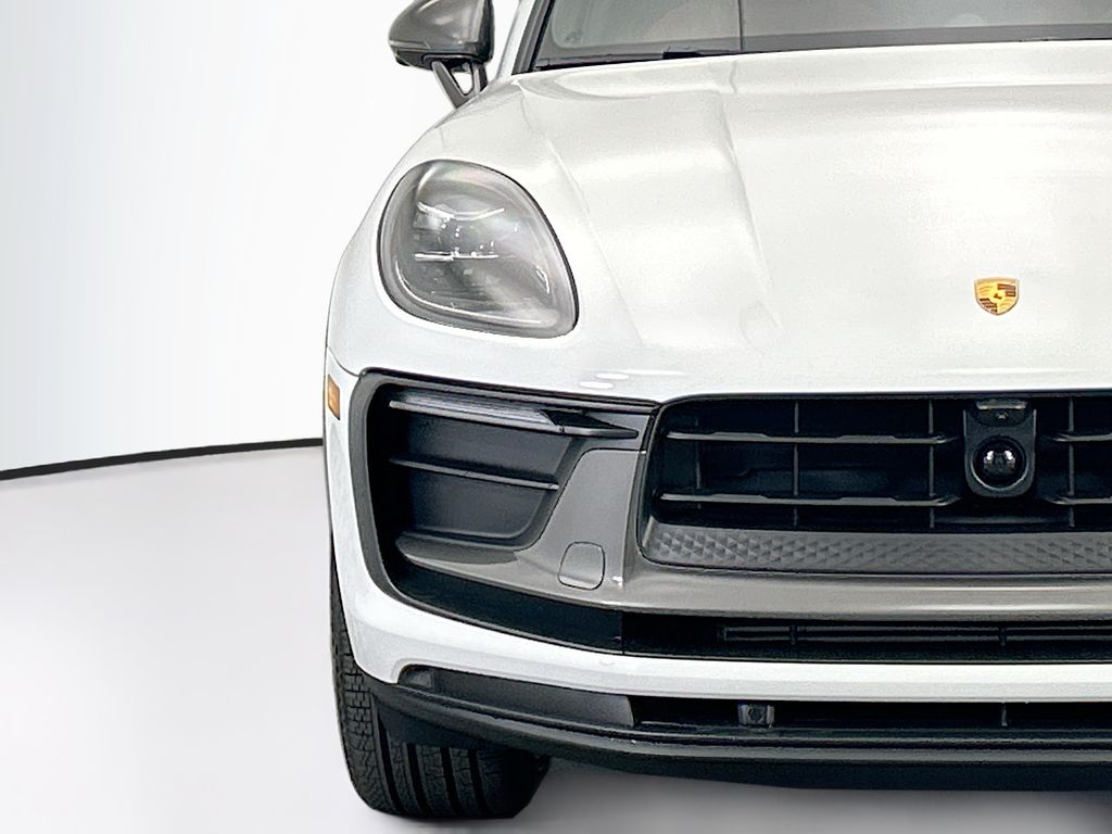 Thumbnail: 2026 Porsche Macan - 12