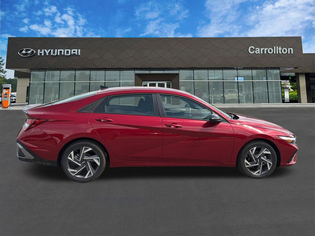 Used 2025 Red Hyundai SEL Sport image 4