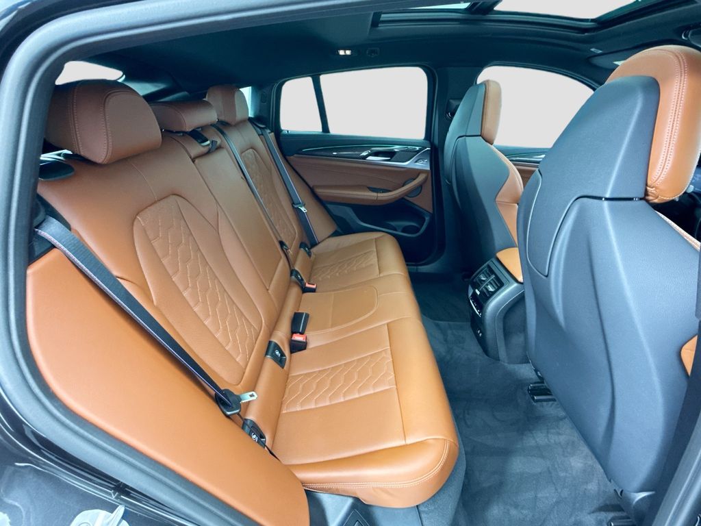 Thumbnail: 2025 BMW X4 - 21