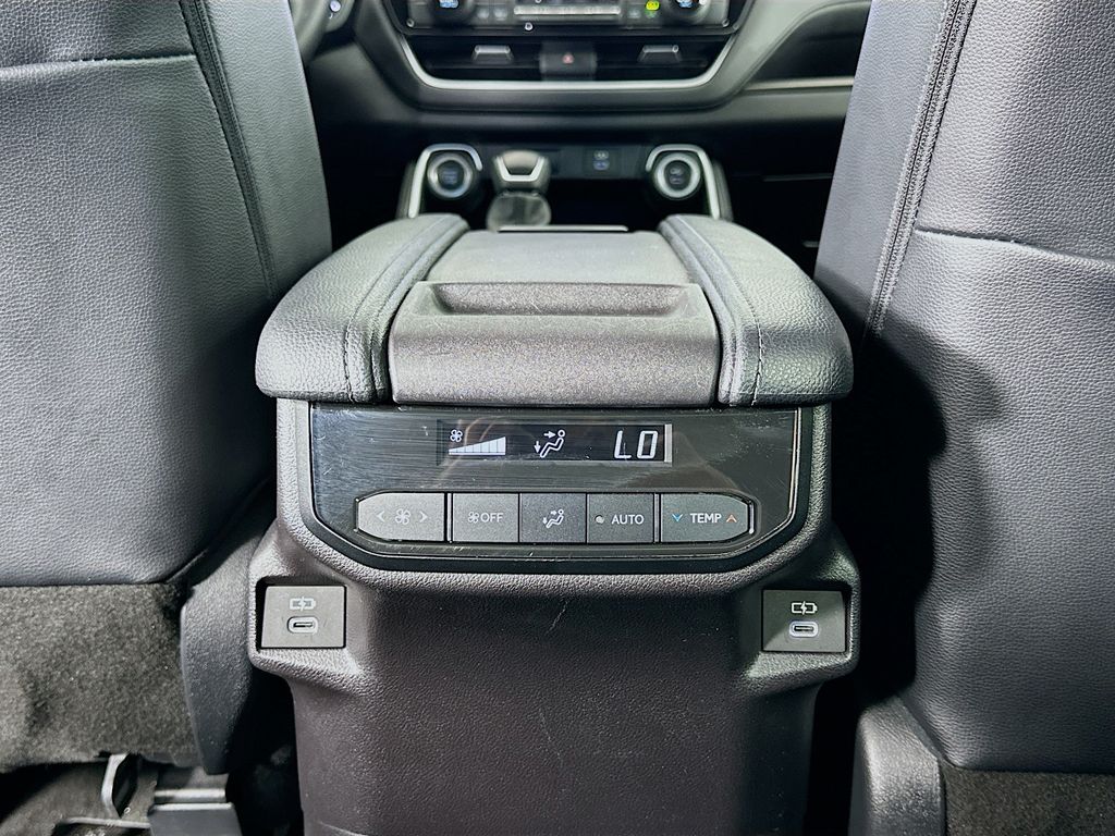 Thumbnail: 2025 Toyota Grand Highlander - 25