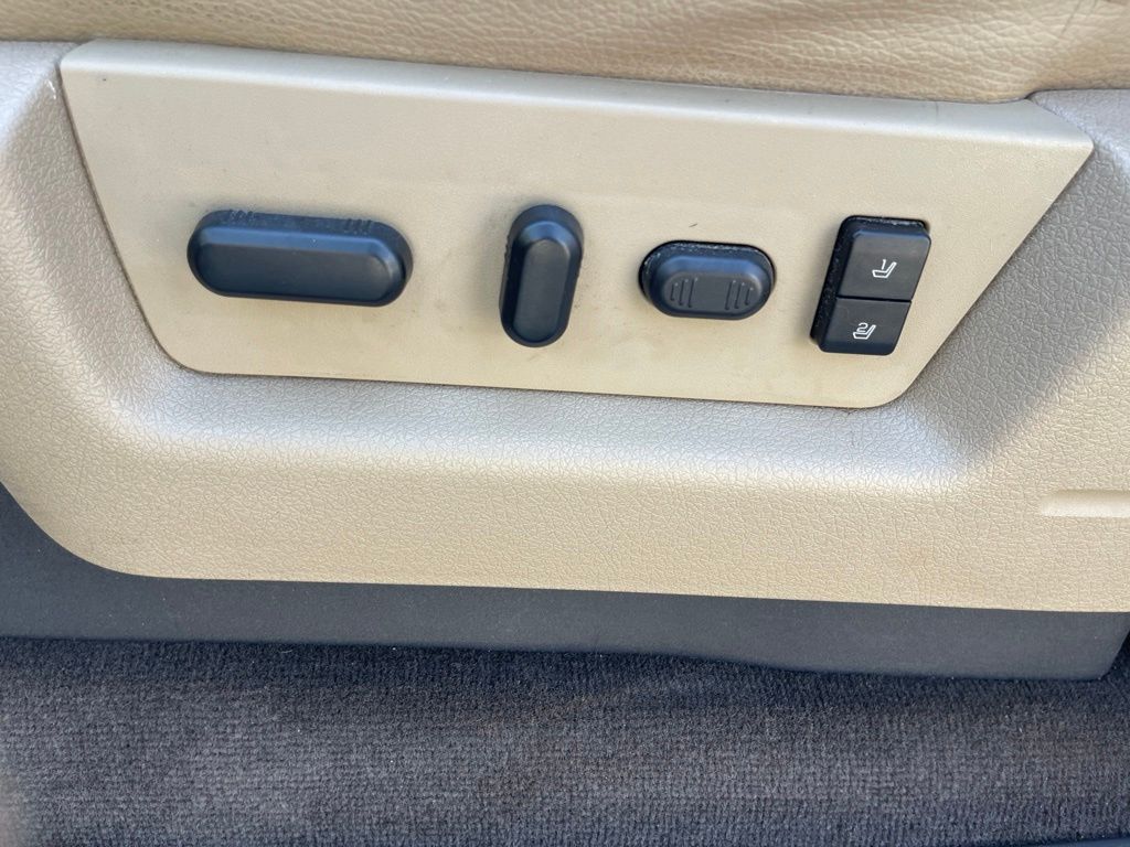 Used 2009 Brown Ford Lariat image 25