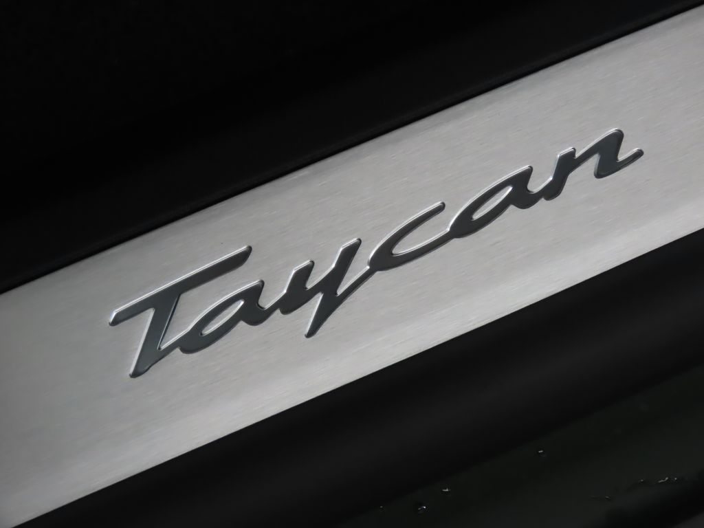 2025 Porsche Taycan  36