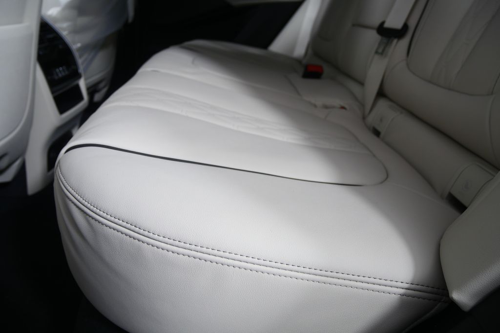 Thumbnail: 2026 BMW X5 - 15