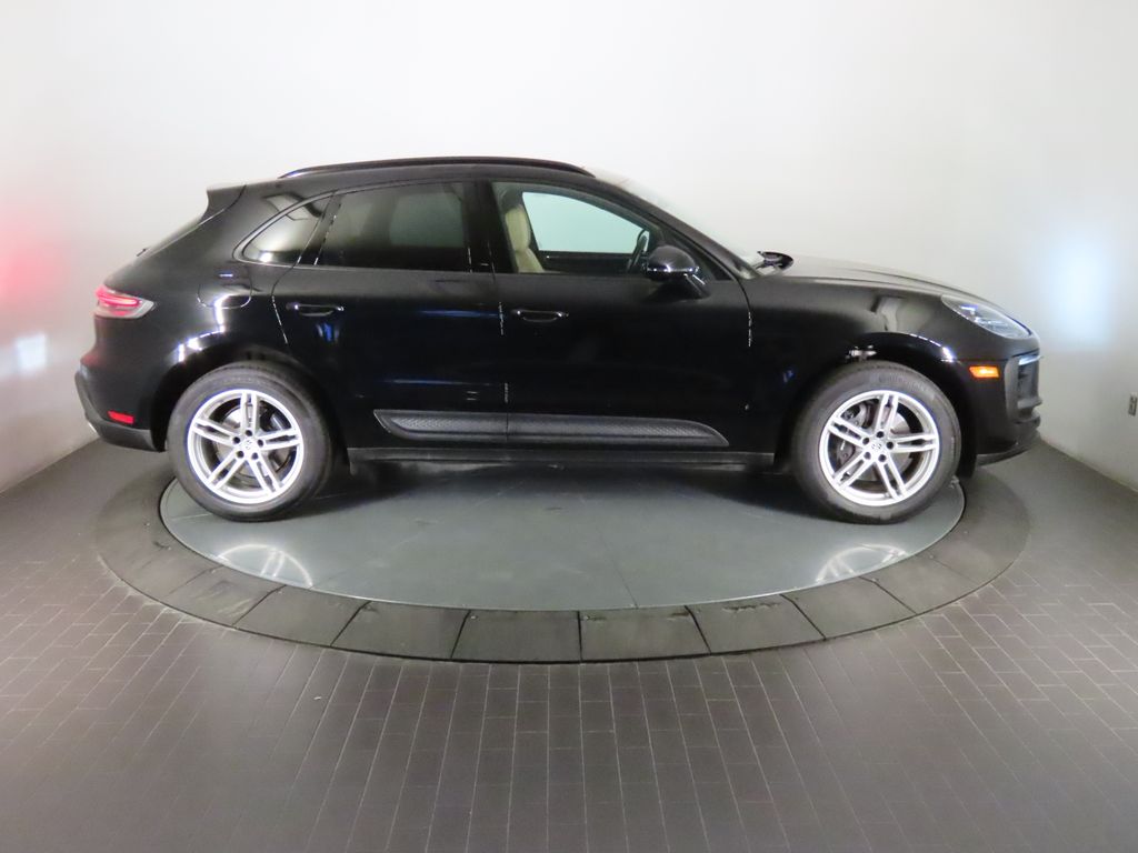 Thumbnail: 2024 Porsche Macan - 8