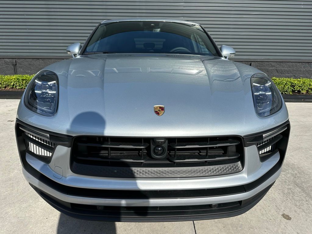 Thumbnail: 2026 Porsche Macan - 7