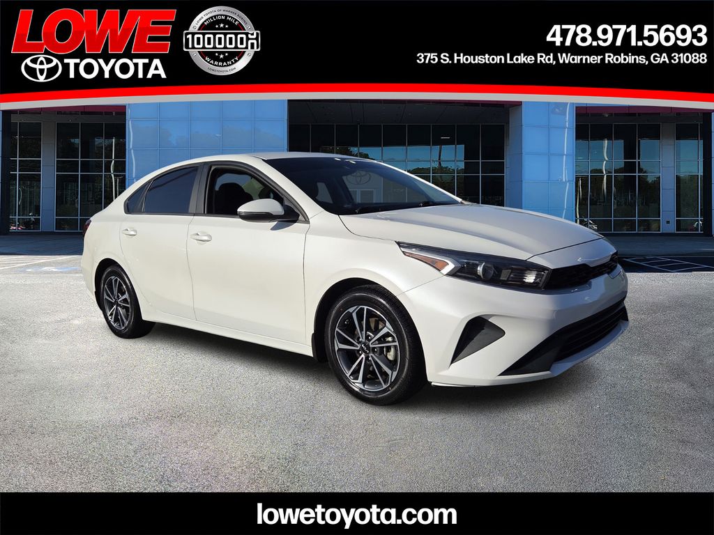 Snow White Pearl 2022 Kia Forte LXS FWD Sedan Front-Wheel Drive Continuously Variable Transmission