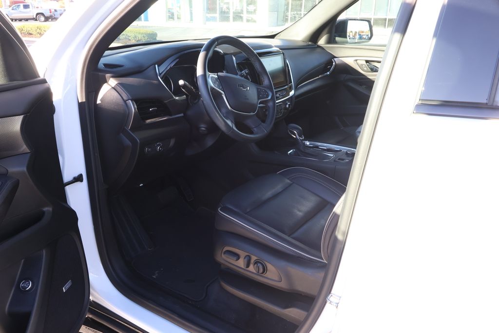 Thumbnail: 2023 Chevrolet Traverse - 9