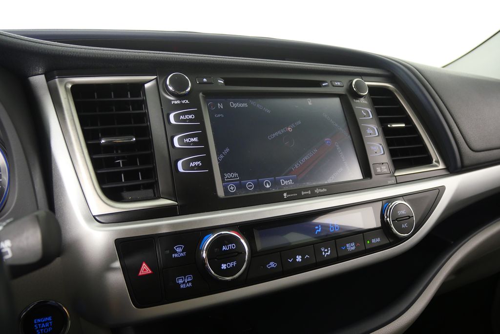 Thumbnail: 2018 Toyota Highlander - 23