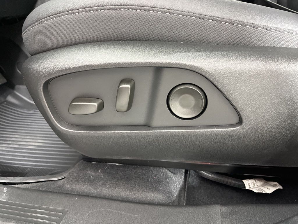 2026 Chevrolet Equinox LT 24