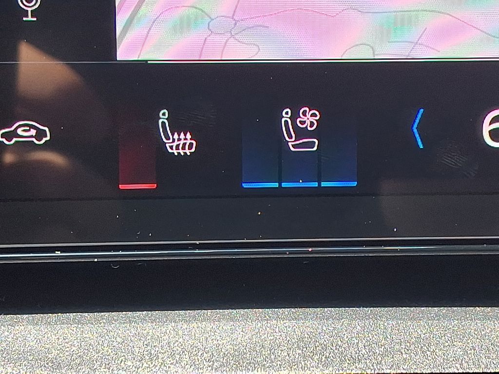 Thumbnail: 2025 Audi Q6 e-tron - 23