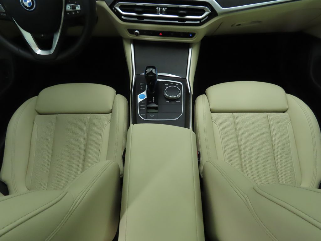Thumbnail: 2023 BMW i4 - 17