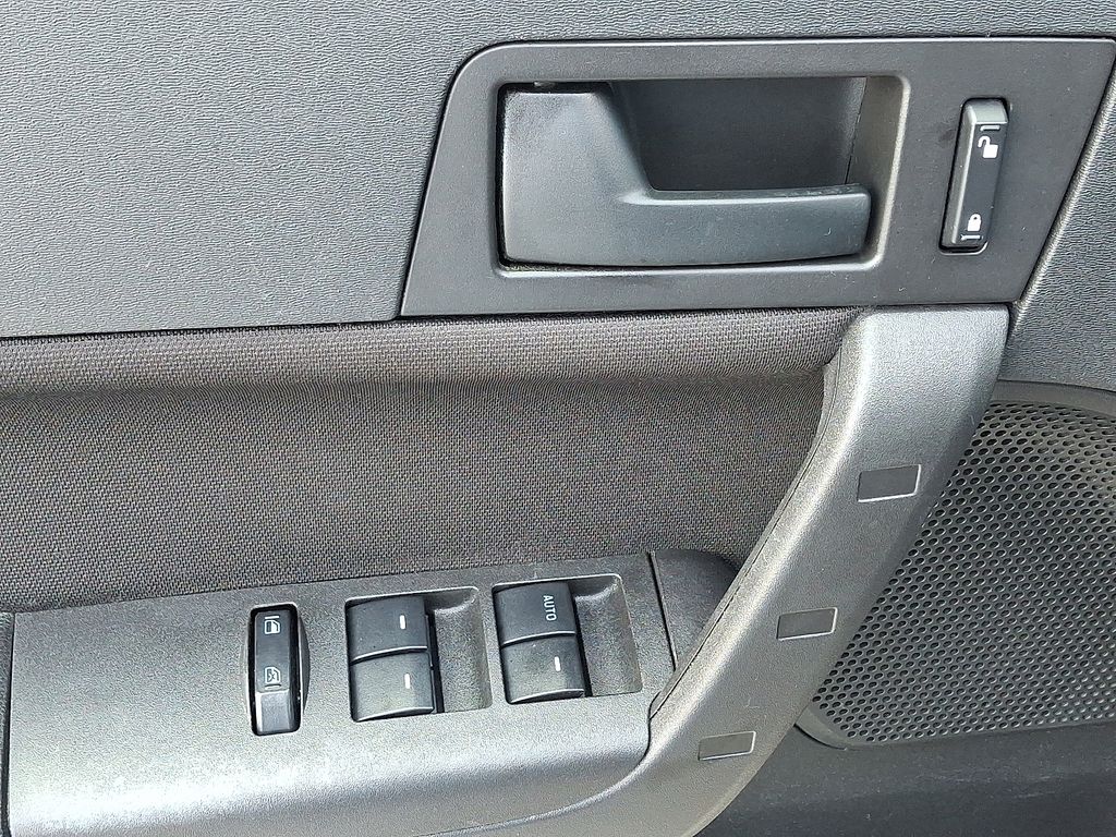 Thumbnail: 2011 Ford Focus - 14