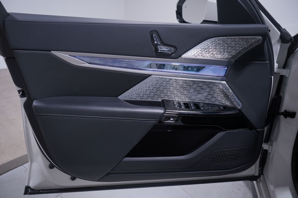 2024 BMW i7 eDrive50 17