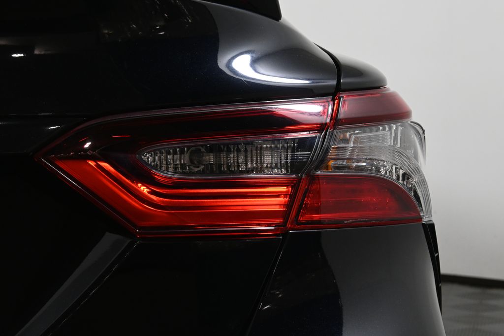 Thumbnail: 2021 Toyota Camry - 14