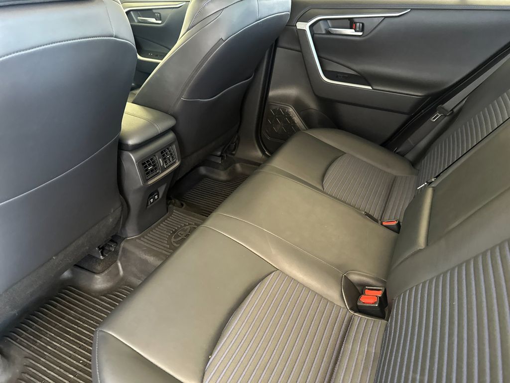 2020 Toyota RAV4 XSE - Photo 11