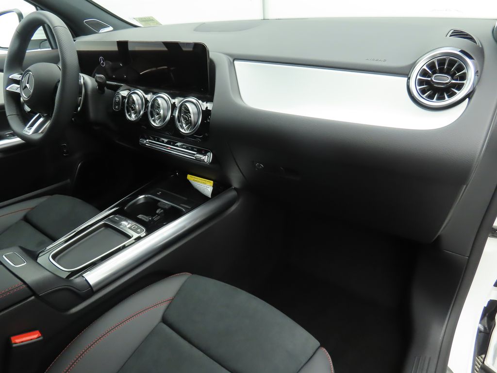 Thumbnail: 2025 Mercedes-Benz GLA - 17