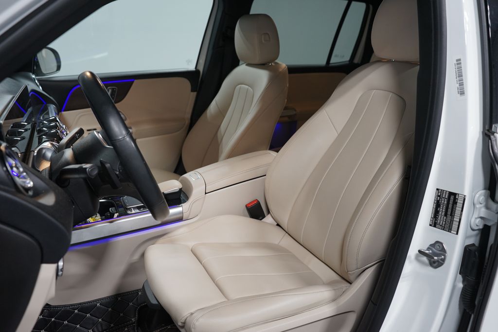 Thumbnail: 2020 Mercedes-Benz GLB - 6