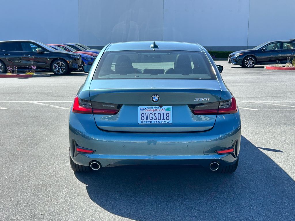 Thumbnail: 2021 BMW 3 Series - 4