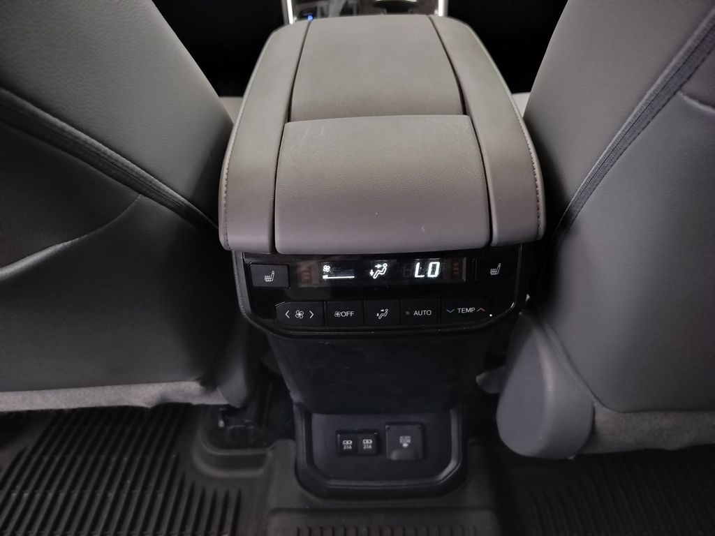 Thumbnail: 2021 Toyota Highlander - 20