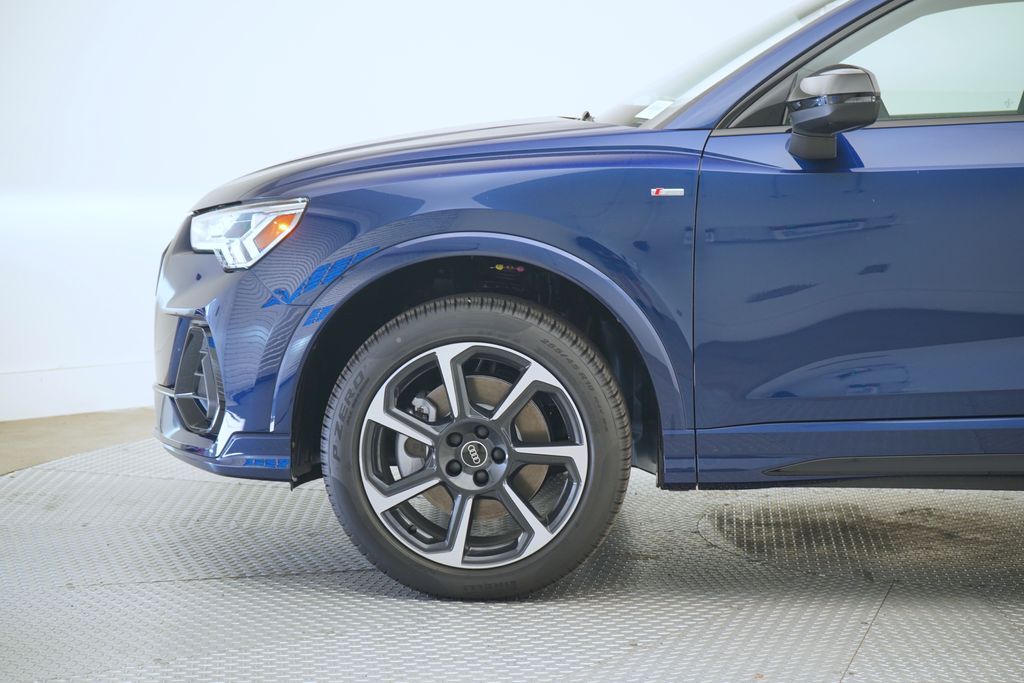 Thumbnail: 2025 Audi Q3 - 2