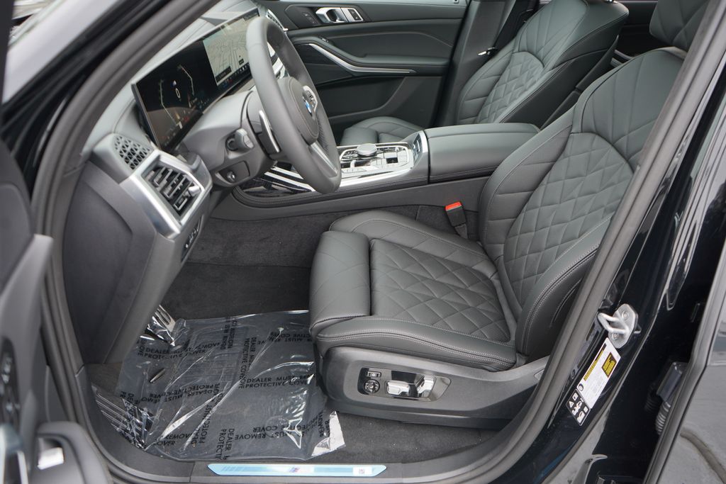 2025 BMW X7 xDrive40i 10