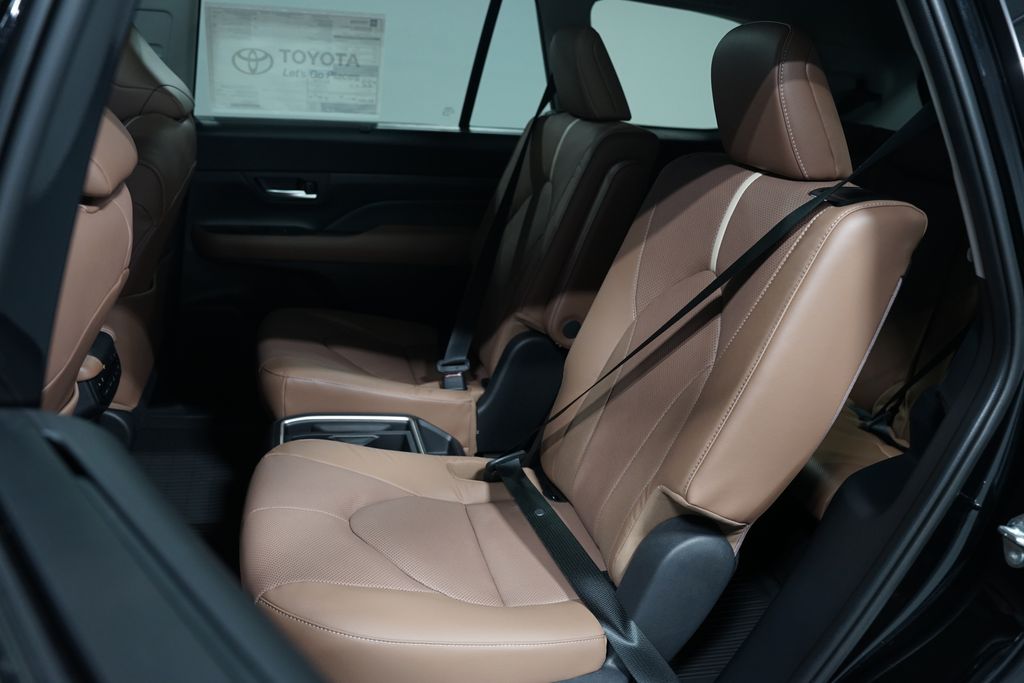 Thumbnail: 2025 Toyota Grand Highlander - 31