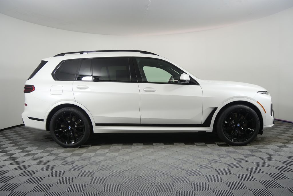 Thumbnail: 2027 BMW X7 - 2
