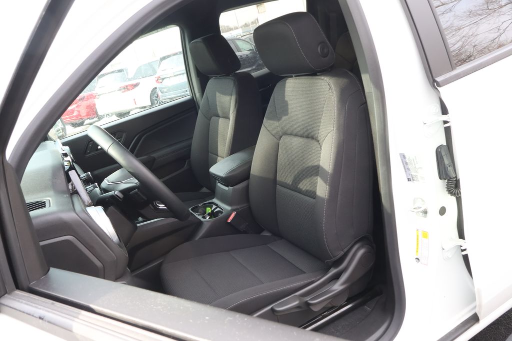 Thumbnail: 2024 Chevrolet Colorado - 32