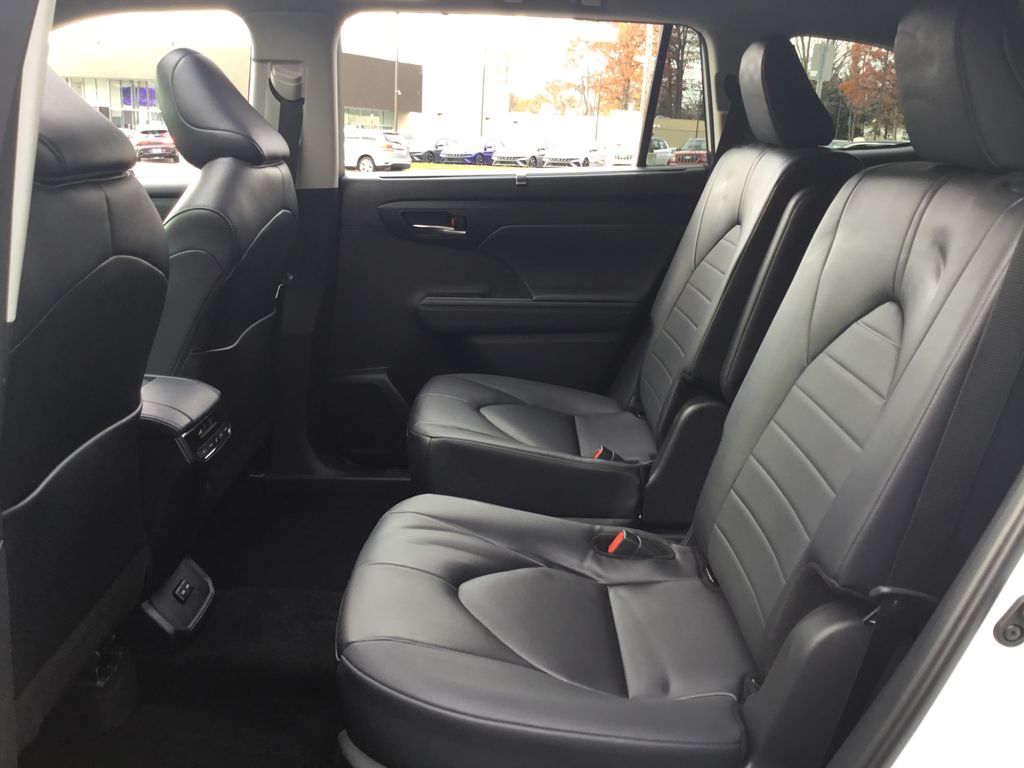 Thumbnail: 2024 Toyota Highlander - 16