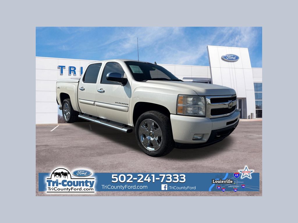 White Diamond Clearcoat 2011 Chevrolet Silverado 1500 Pickup Truck Four-Wheel Drive 6-Speed Automatic