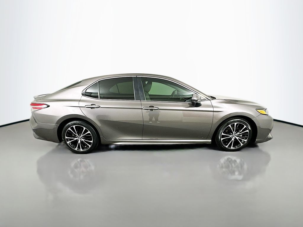 Thumbnail: 2018 Toyota Camry - 4