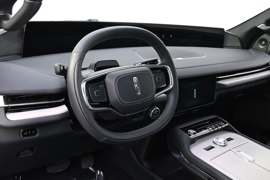 New 2025 White Lincoln Reserve image 11