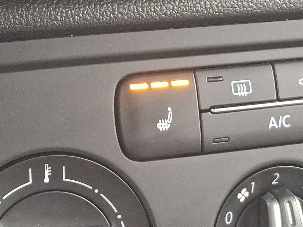 Thumbnail: 2018 Volkswagen Beetle - 24