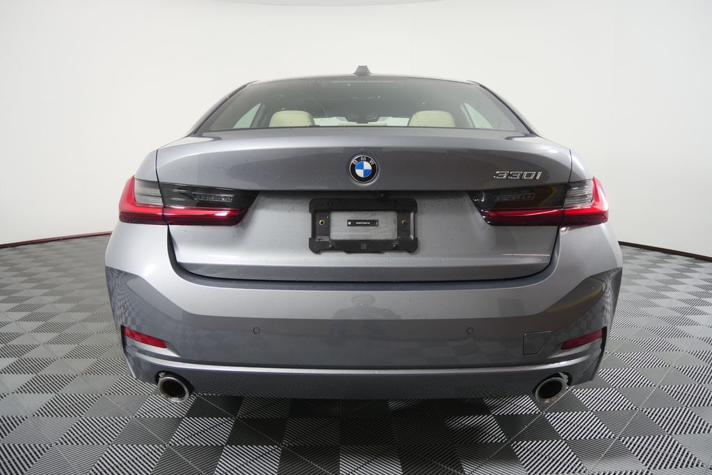 Thumbnail: 2024 BMW 3 Series - 4