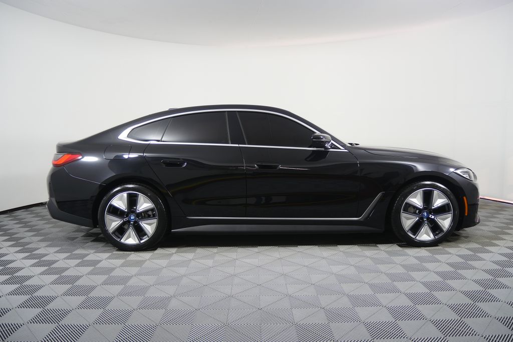 Thumbnail: 2023 BMW i4 - 2